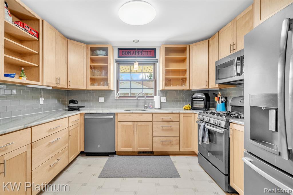 38215 Maple Forest Boulevard E, Harrison Township, MI — Photo 12