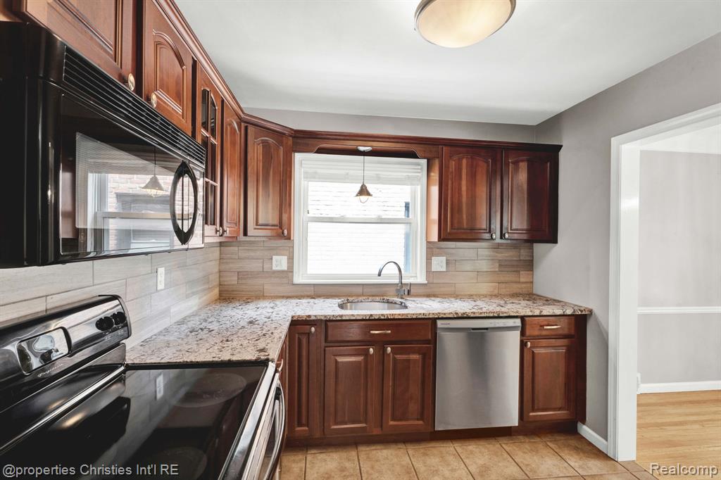 708 S Minerva Avenue, Royal Oak, MI 48067 — Photo 16