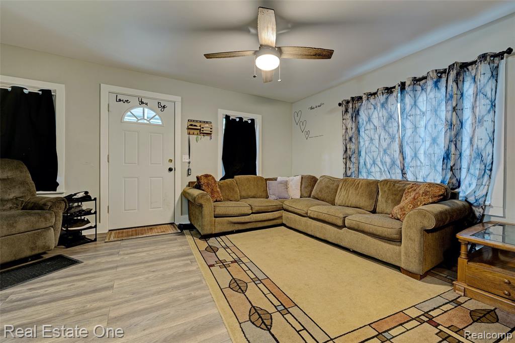 8247 Miller Road, Swartz Creek, MI 48473 — Photo 5
