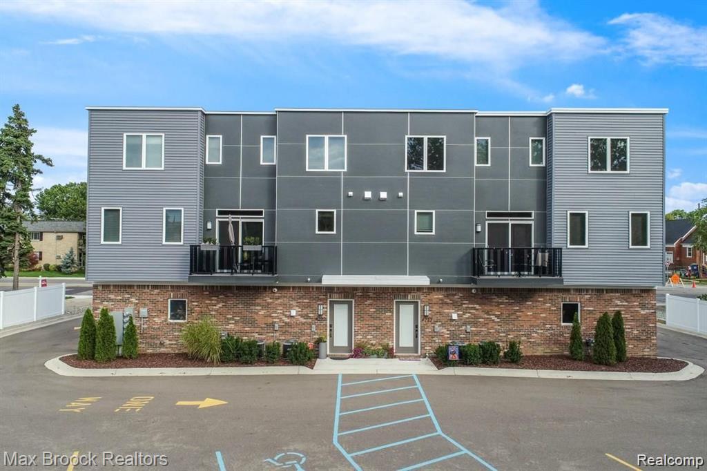 4227 W 14 Mile Road, Royal Oak, MI 48073 — front exterior