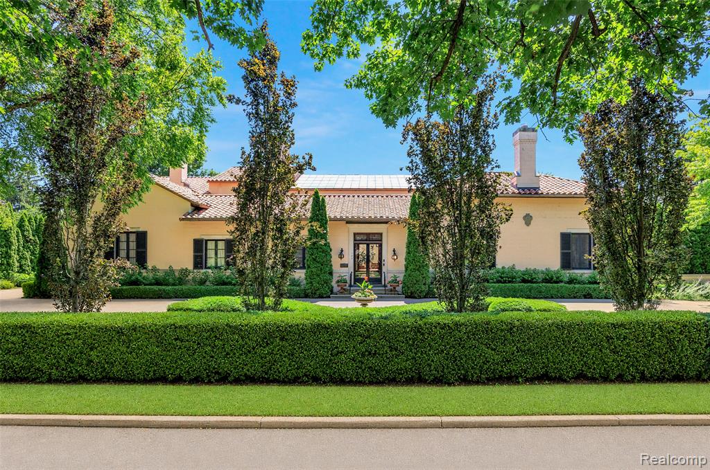 189 Cloverly Road, Grosse Pointe Farms, MI 48236