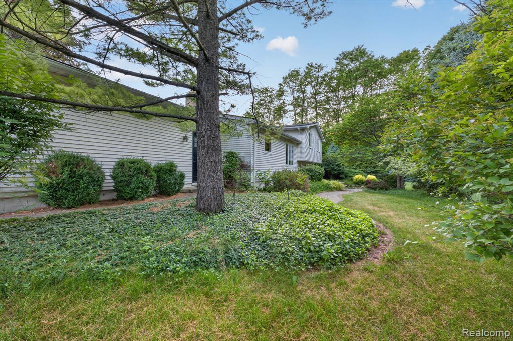 9144 Deer Park Court, Fenton, MI 48430 — Photo 53