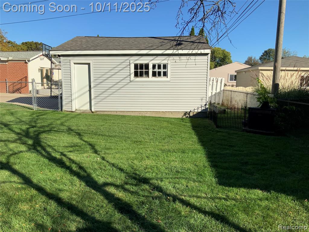 9130 E Bassett Court, Livonia, MI 48150 — Photo 52