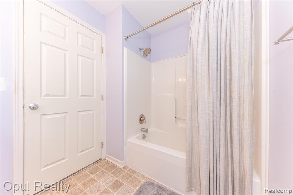 11698 Farmington Road, Livonia, MI, 48150