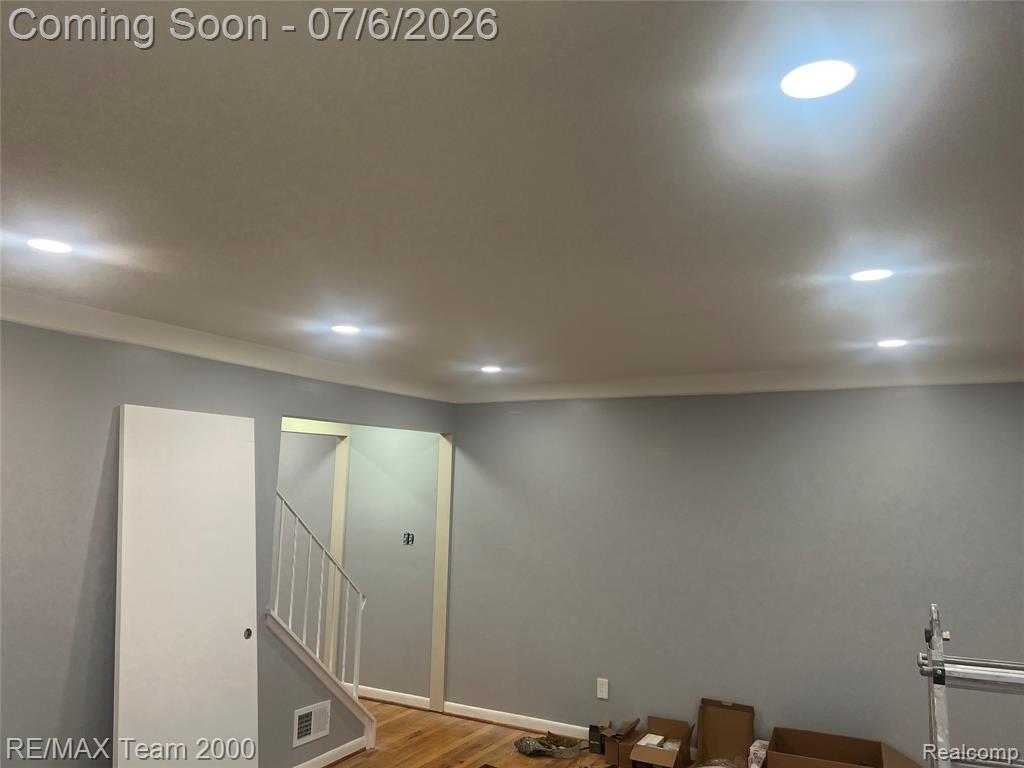 6880 COUNTRY LANE, Dearborn Heights, MI 48127 — Photo 2