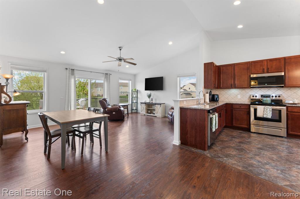 3513 Amber Oaks Drive, Howell, MI 48855 — Photo 12