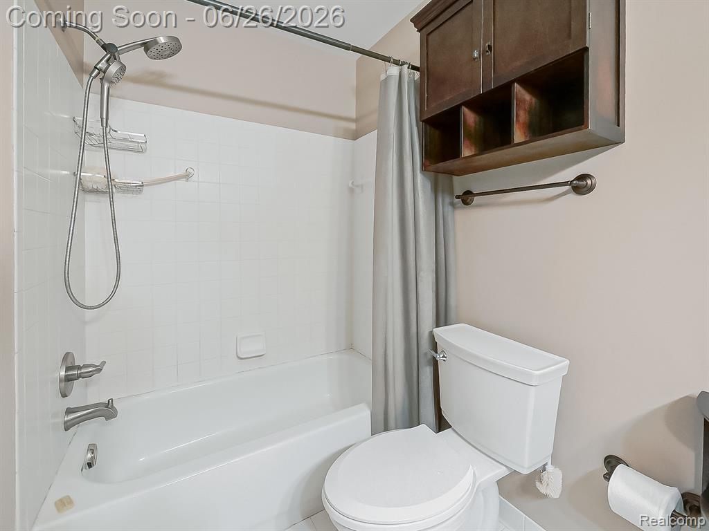 160 Pine Tree Ridge Drive, 3, Waterford, MI 48327 — Photo 8
