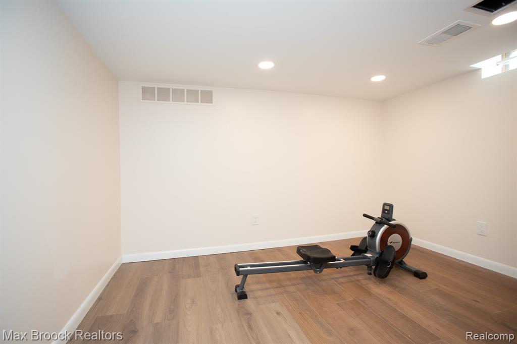 14271 Lincoln Street, Oak Park, MI 48237 — Photo 38