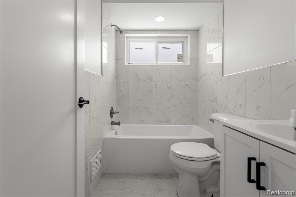 8932 Wormer, Redford, MI 48239 — Photo 17