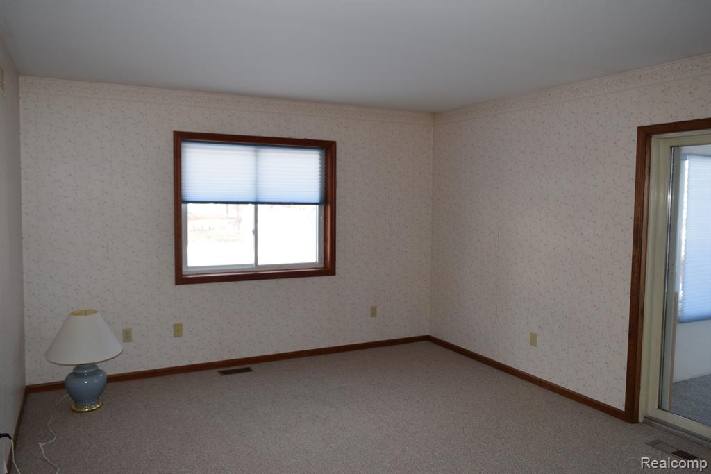 5599 Hickory Circle, Flushing, MI 48433 — Photo 17