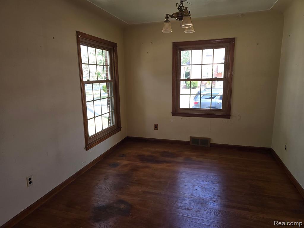 950 N YORK Street, Dearborn, MI 48128 — Photo 22
