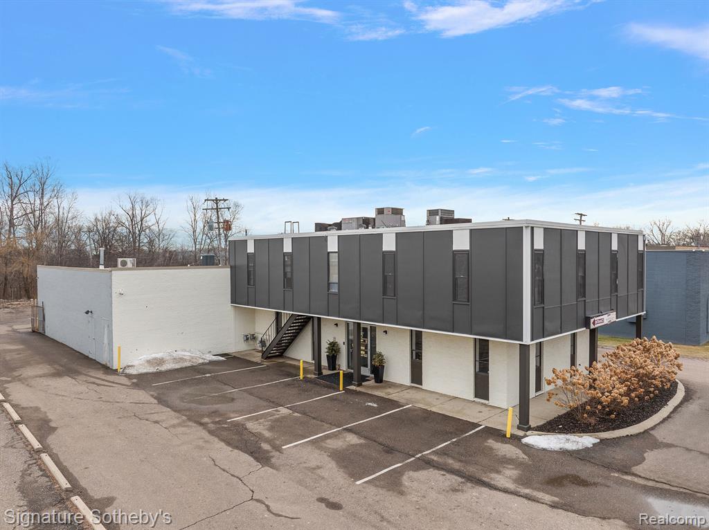 1216 COMBERMERE Drive, Troy, MI 48083