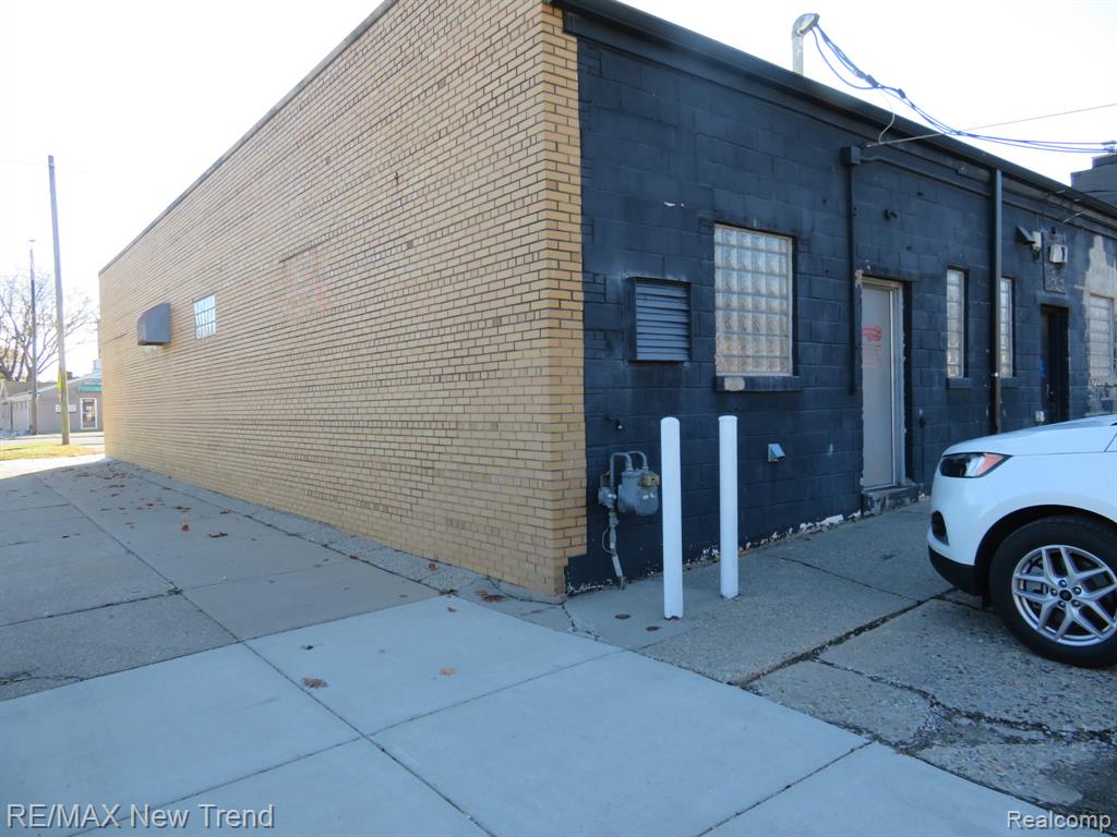26114 W 6 Mile Road, Redford, MI 48240 — Photo 2