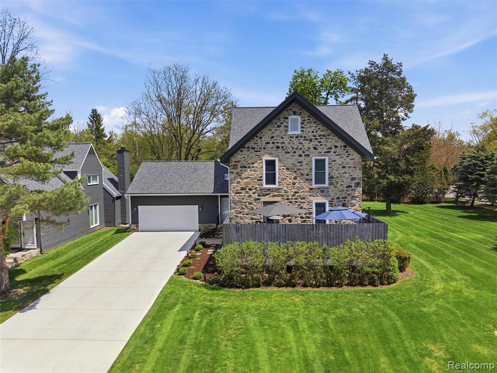 7475 Pinehurst Circle, Bloomfield Hills, MI 48301 — Photo 2