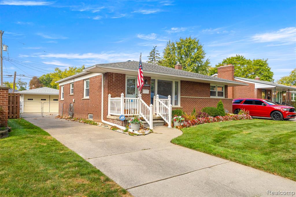 8255 Kinmore Street, Dearborn Heights, MI 48127 — Photo 2
