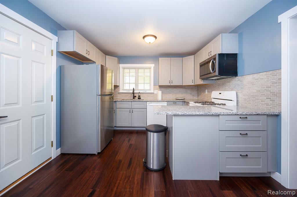 1376 Heritage Drive, Canton, MI 48188 — Photo 7