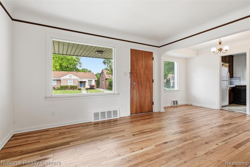 9951 Marion, Redford, MI 48239 — Photo 10