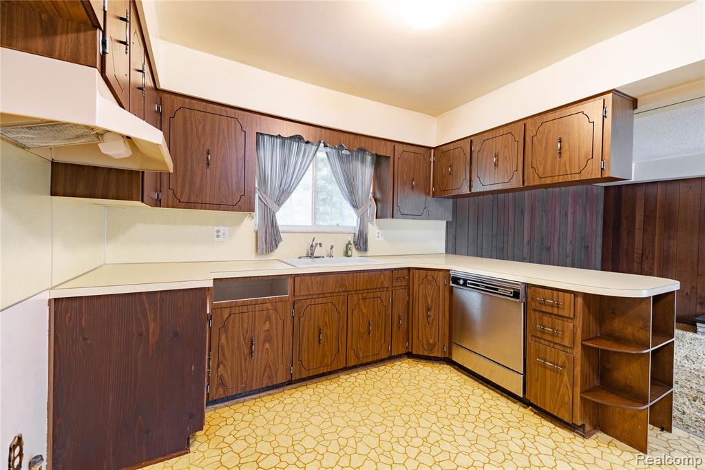 21819 Meridian Road, Grosse Ile, MI 48138 — Photo 7