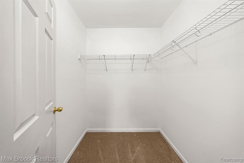 9203 FARMINGDALE Lane, Walled Lake, MI 48390 — Photo 24