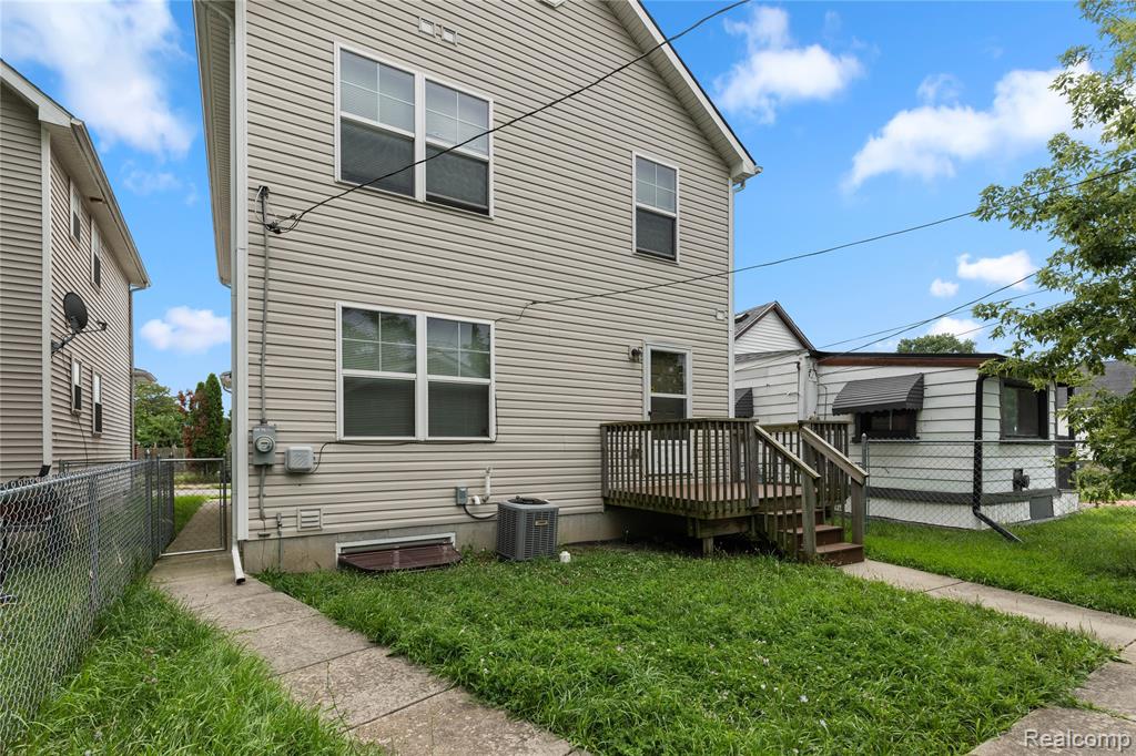 5181 Yemans Street, Hamtramck, MI 48212 — Photo 27