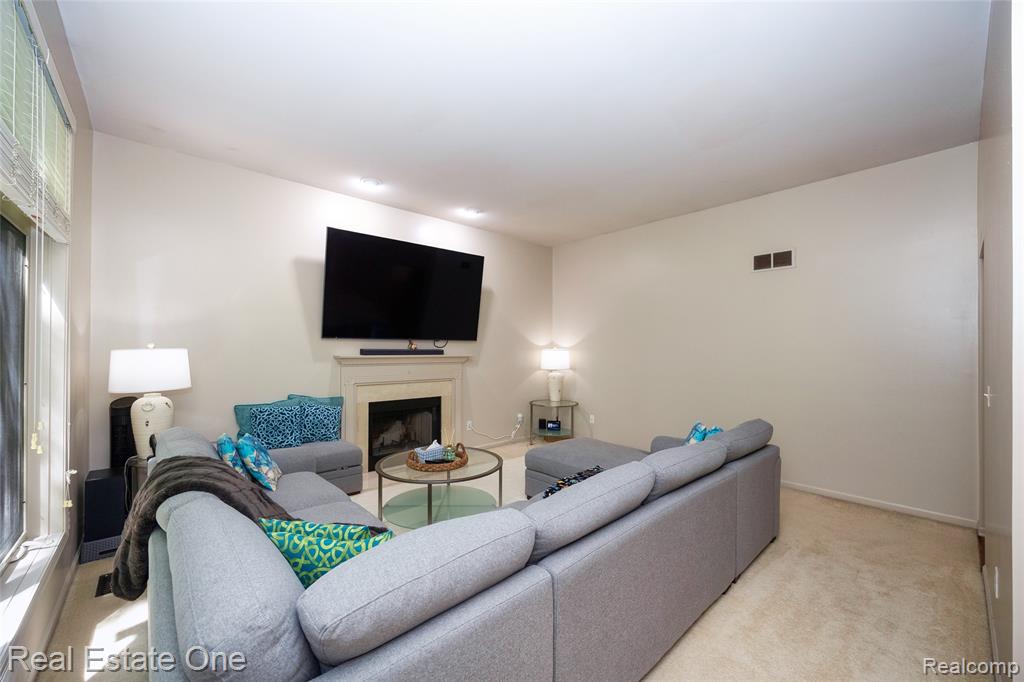 3481 Castlewood Court, Wixom, MI — Photo 33