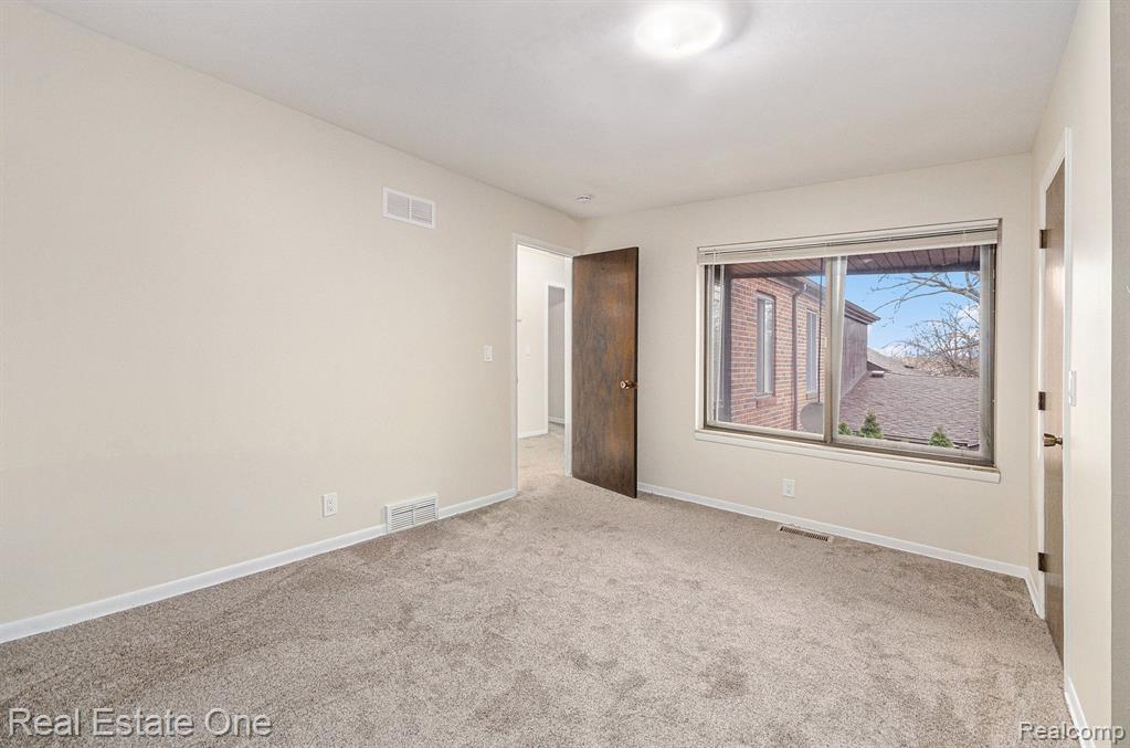 3092 LINDENWOOD Drive, Dearborn, MI 48120 — Photo 11