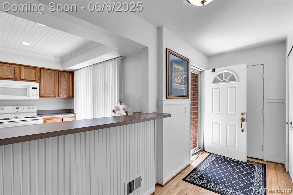 42276 Lochmoor Street, 56, Clinton Twp, MI 48038 — Photo 3