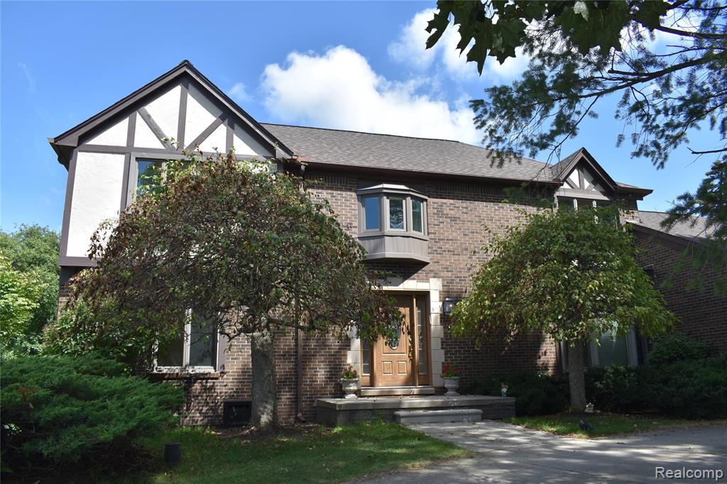 5441 Provincial Drive, Bloomfield Hills, MI 48302 — front exterior