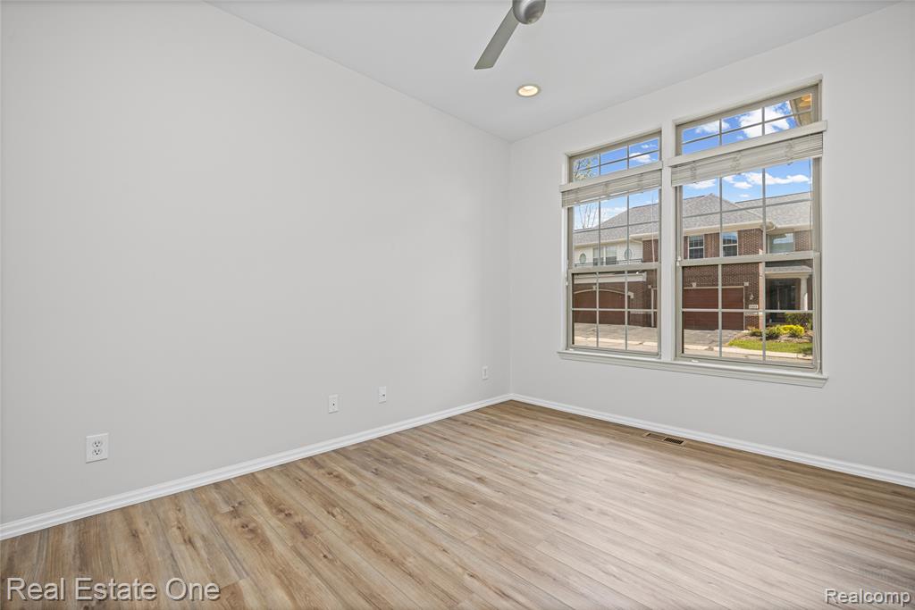 7382 Gateway Drive, West Bloomfield, MI — Photo 19
