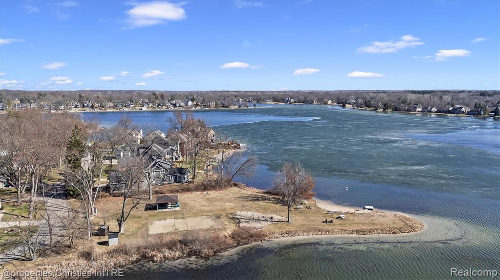 9280 Tanbay Street, Commerce Twp, MI 48382 — Photo 38