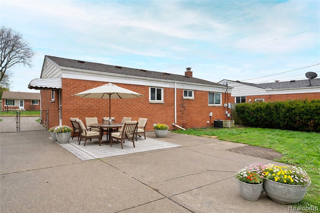 27807 Delton Street, Madison Heights, MI 48071 — Photo 27