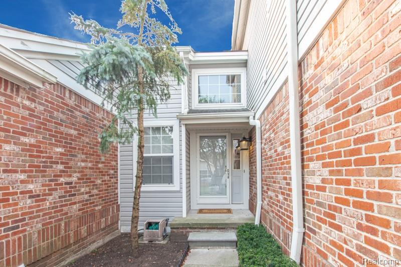 1126 FAIRWAYS, 54, Troy, MI 48085 — Photo 3