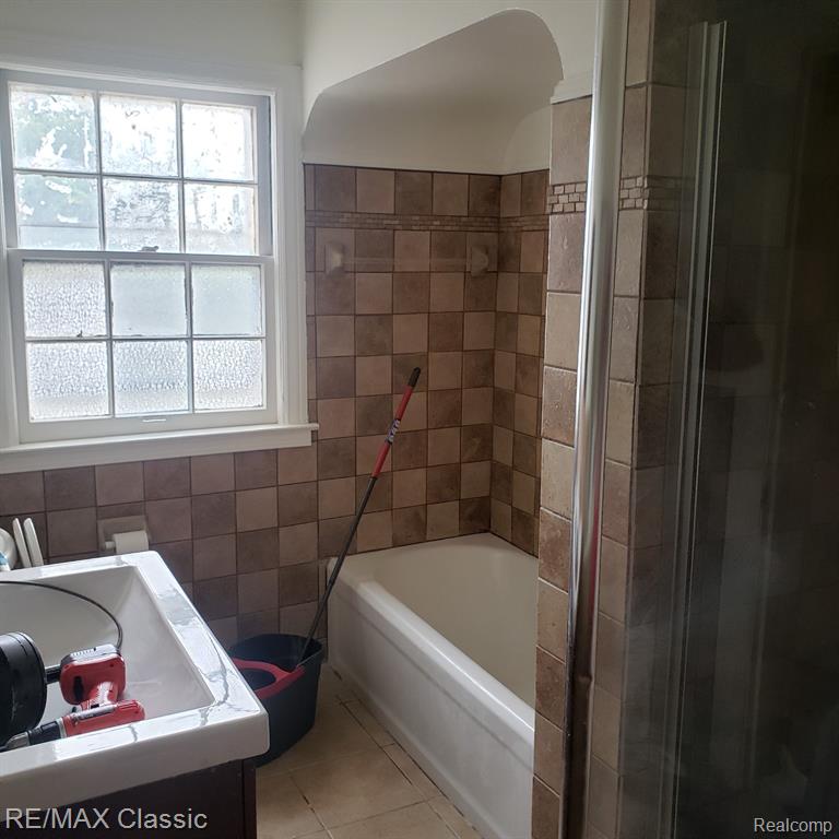 16215 and 16217 Greenview Avenue, Detroit, MI 48219 — Photo 12