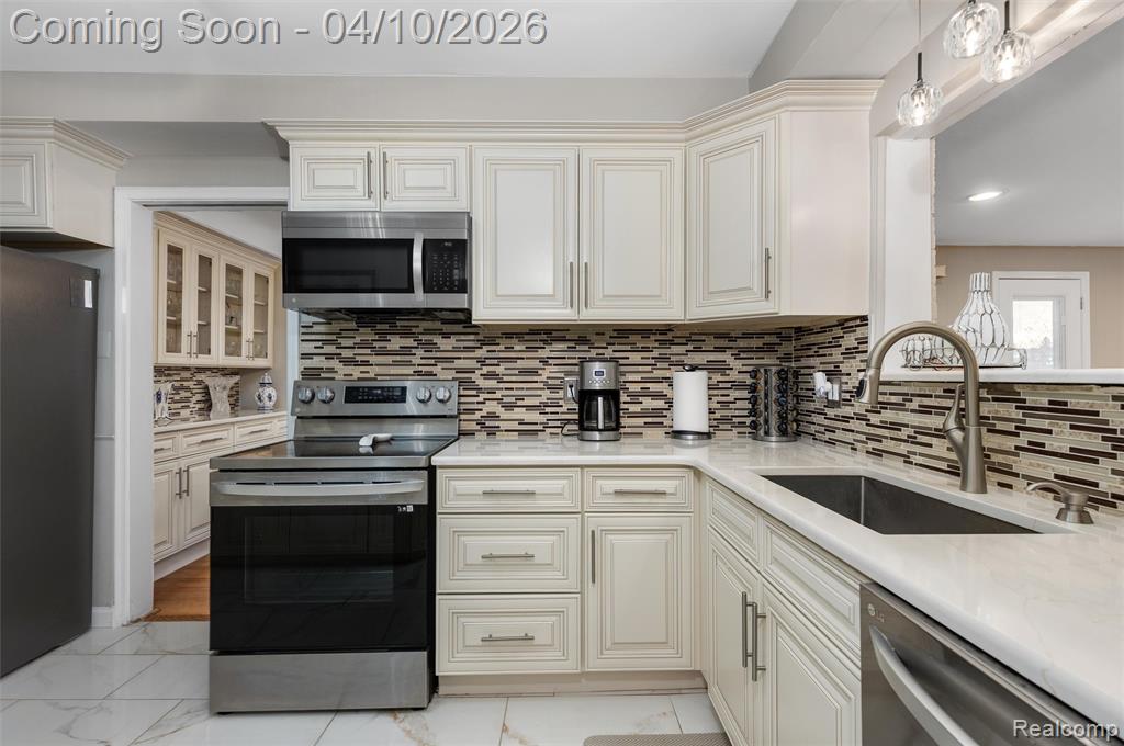 29517 Eastfield Street, Farmington Hills, MI, 48334