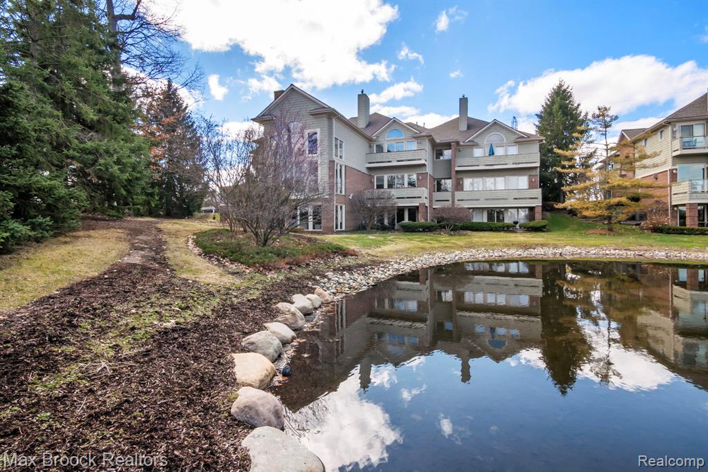 3828 PINE LAKE KNOLL Drive, West Bloomfield, MI 48324 — Photo 6