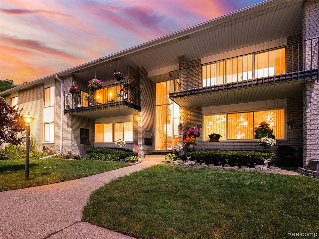 8497 KENNEDY Circle, 4, Warren, MI 48093 — front exterior