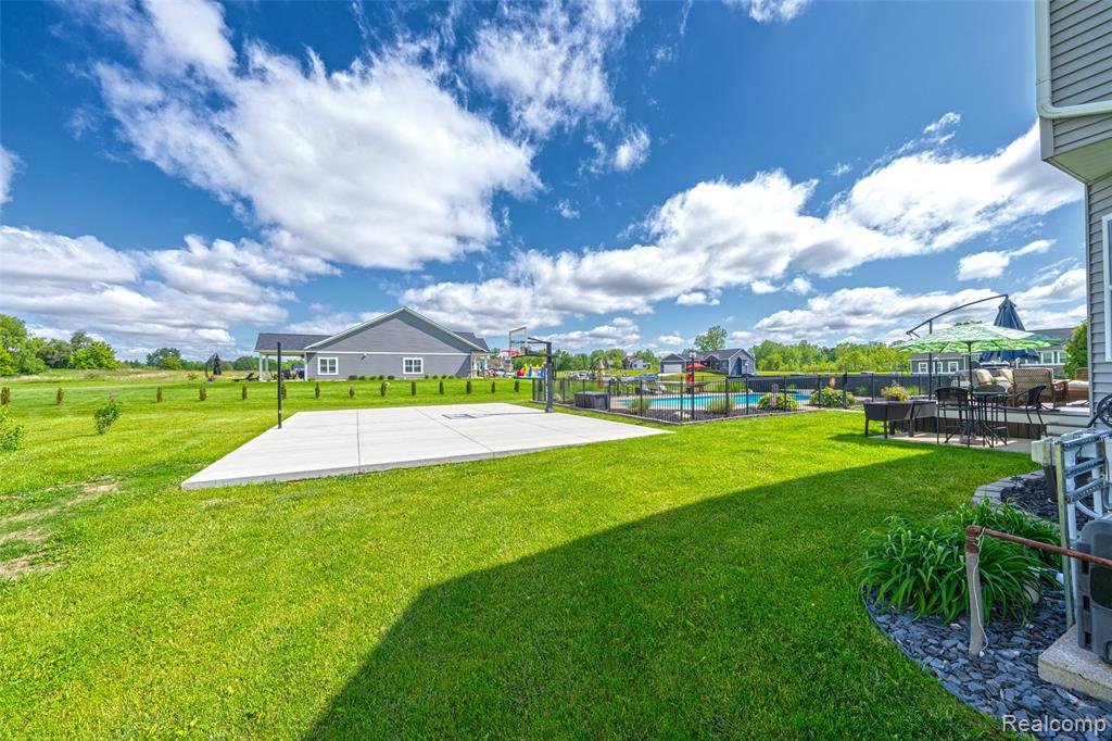 5015 LINDEMERE Drive, Fowlerville, MI 48836 — Photo 42