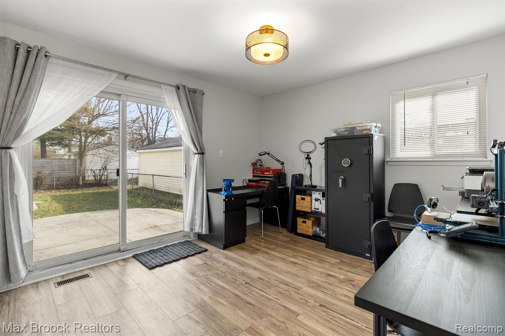 501 S Edgeworth Avenue, Royal Oak, MI 48067 — Photo 27