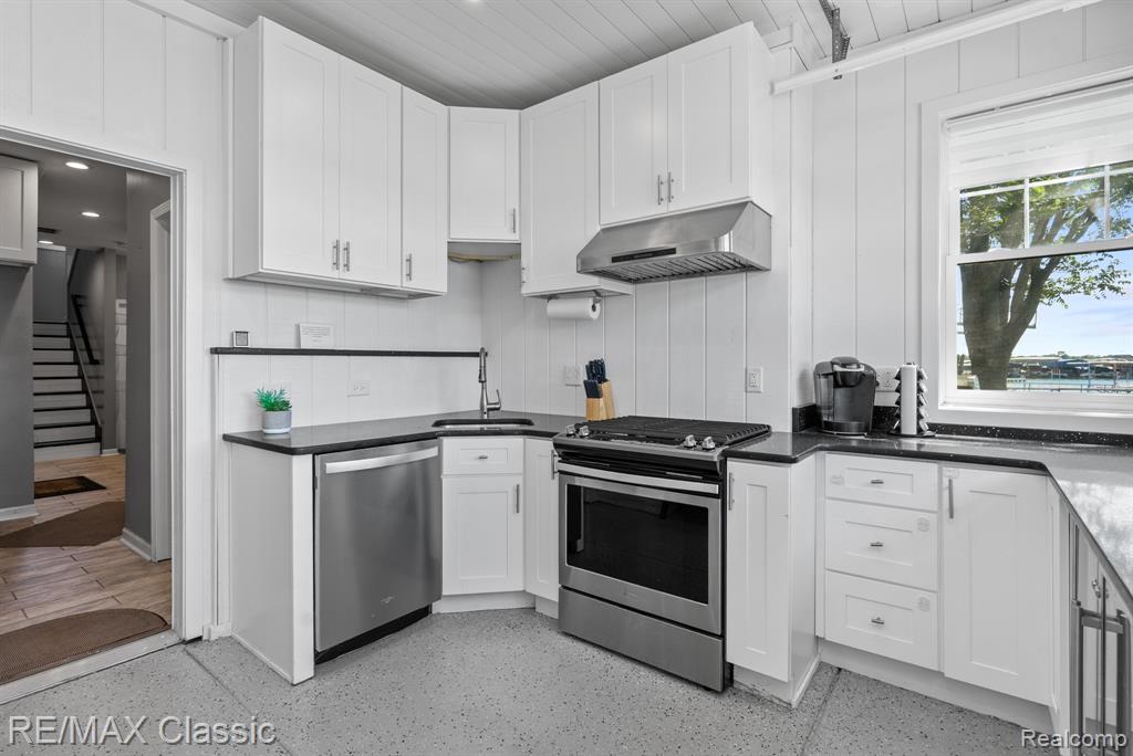 11478 E Shore Drive, Whitmore Lake, MI 48189 — Photo 15