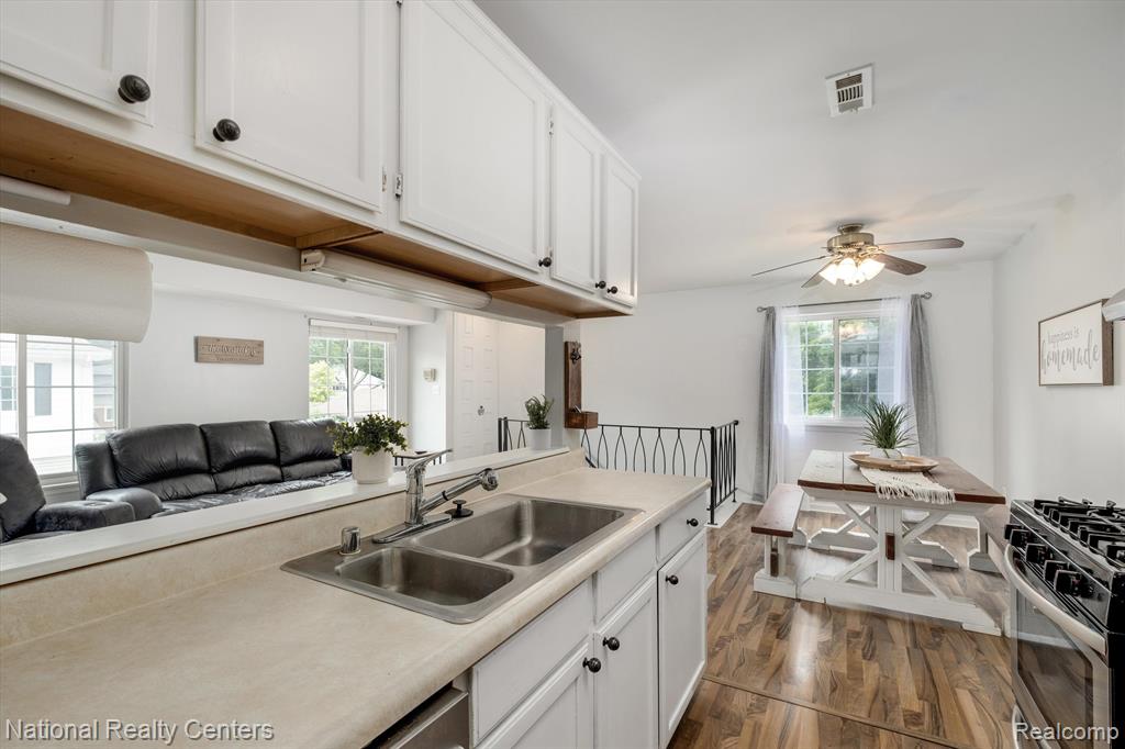 38159 SHERWOOD Street, Westland, MI — Photo 8
