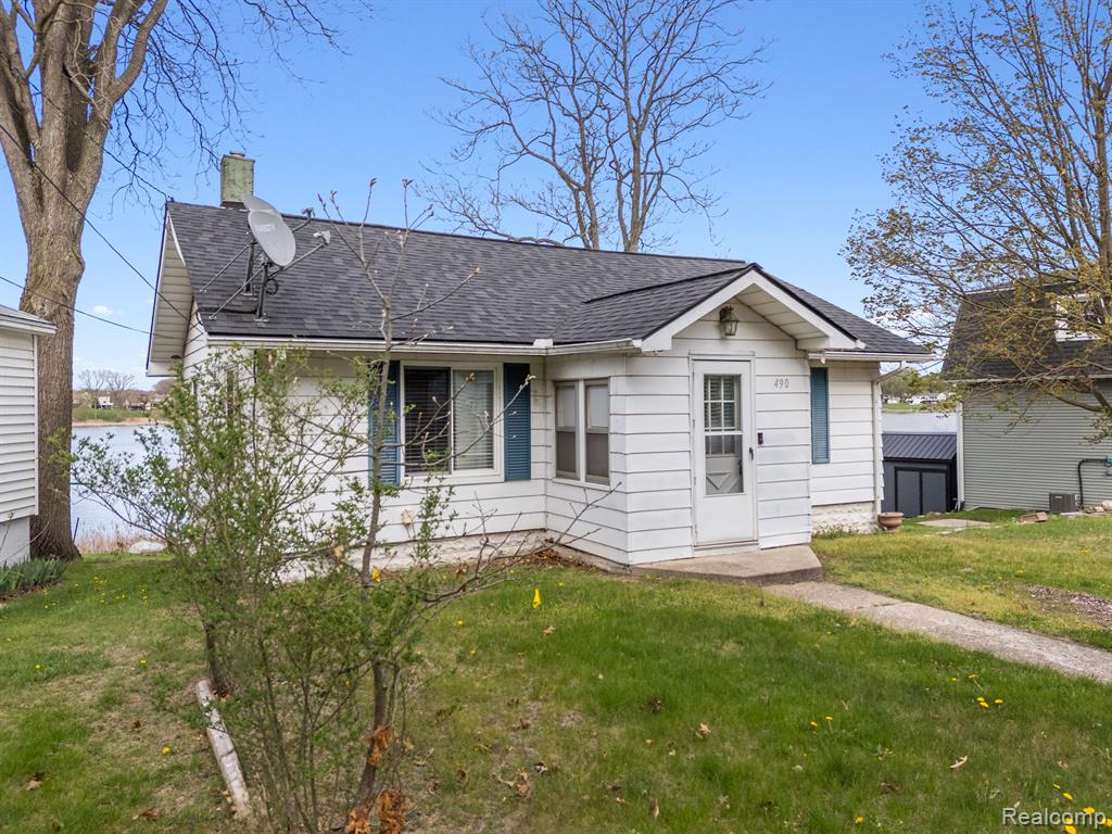 490 Chicago Drive, Howell, MI 48843 — Photo 4