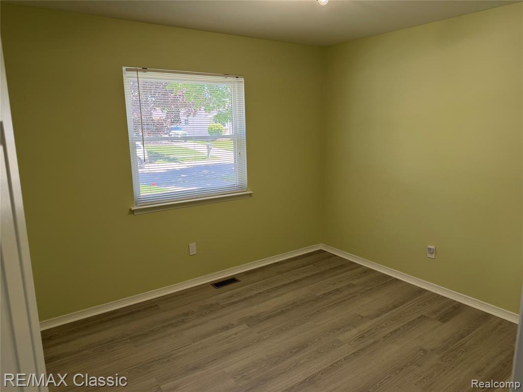 429 Cambridge Avenue, South Lyon, MI 48178 — Photo 11