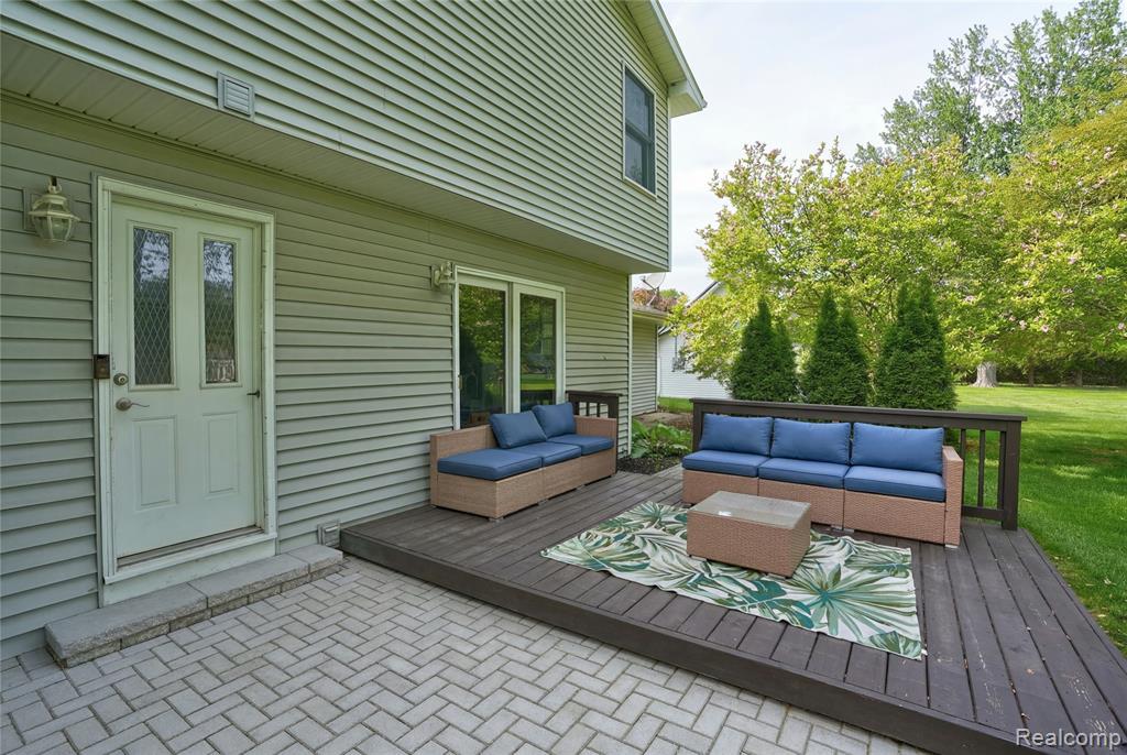 1070 Woodview Drive, Flint, MI 48507 — Photo 13