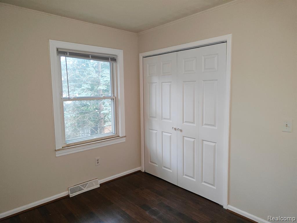 472 ROBBE Avenue, Belleville, MI 48111 — Photo 7