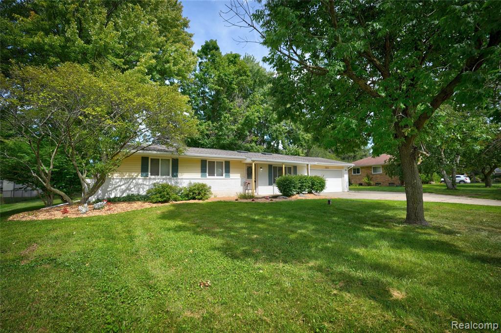 6411 Brookview Drive, Grand Blanc, MI 48439 — Photo 2