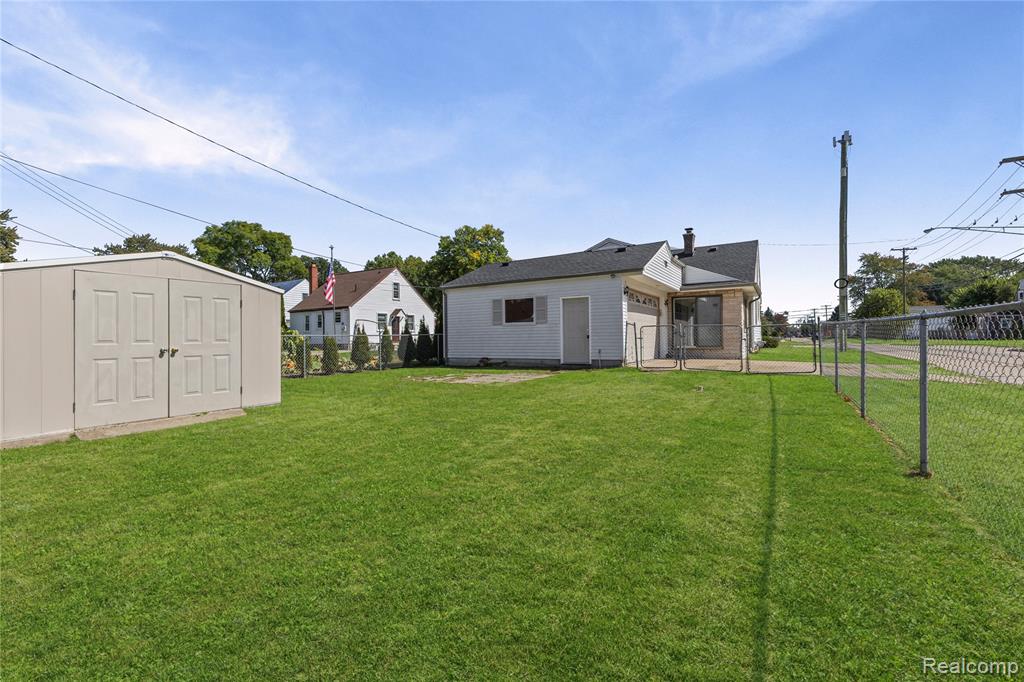 5803 Deering Street, Garden City, MI — Photo 25