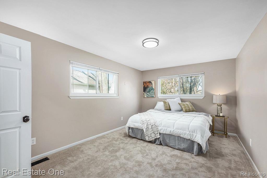 851 MARENGO Drive, Troy, MI 48085 — Photo 17