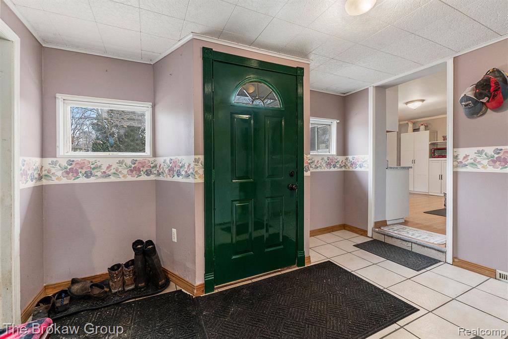 734 WOODLAND Avenue, Lake Orion, MI 48362 — Photo 4
