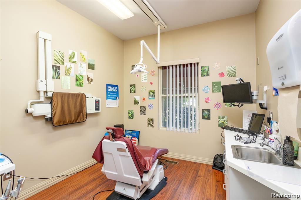 37235 Goddard Road - Photo 3