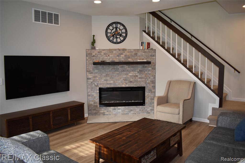 29424 Regents Pointe, 62, Farmington Hills, MI 48331 — Photo 4